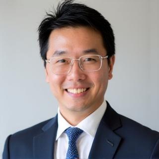 代表取締役 CEO 鈴木 太郎の顔写真